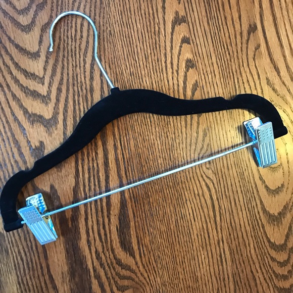 Children’s Velvet Pant Hangers-Black. Set of 14. - Picture 2 of 7